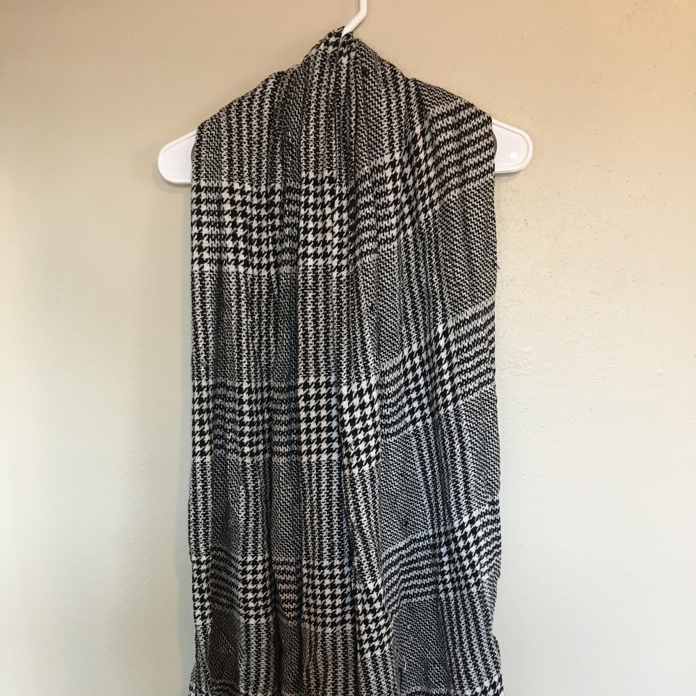 Patterned Thick Scarf